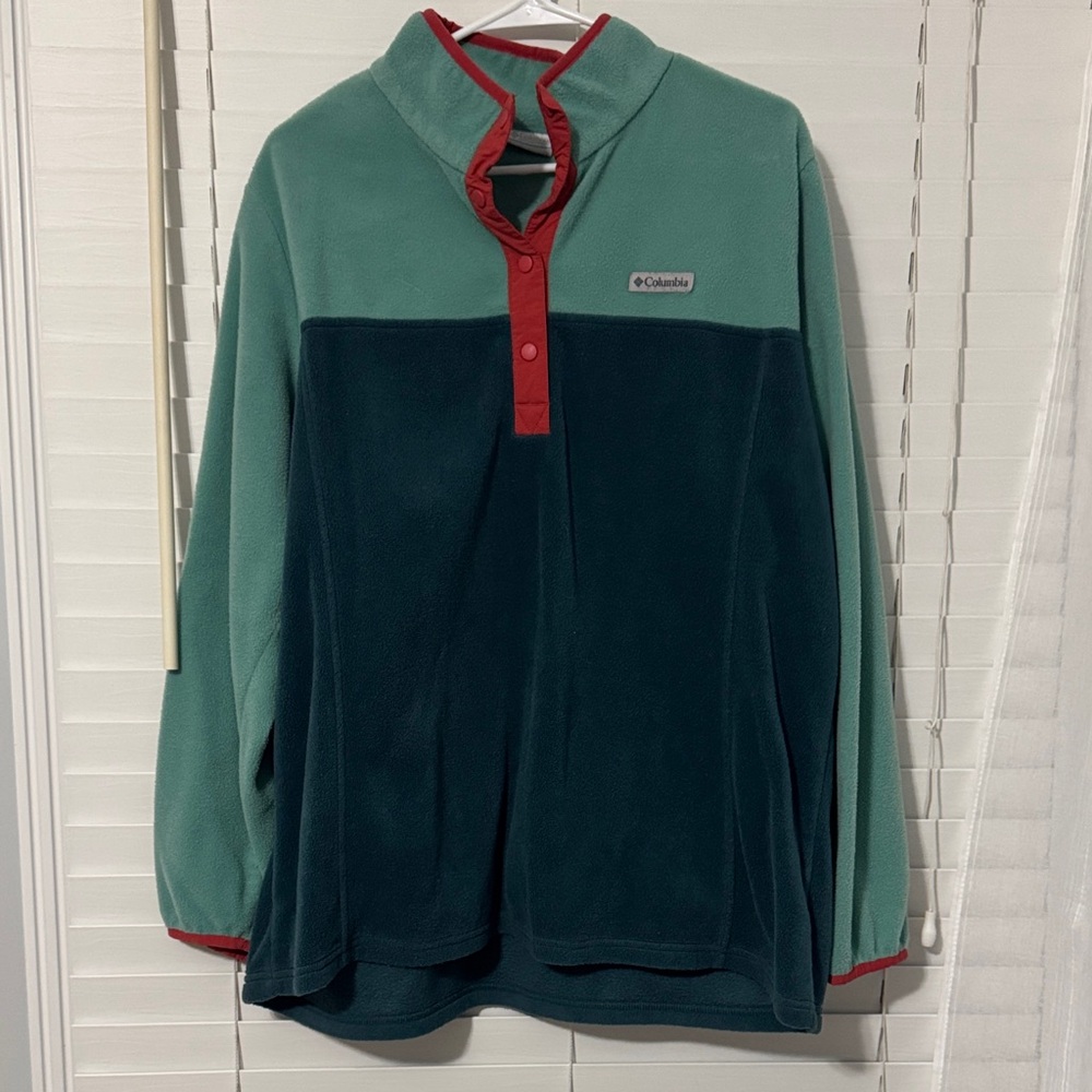 Columbia Green Two-Tone Fleece Pullover with Coral Trim